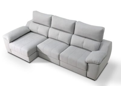 sofa modelo isaba con un asiento abierto